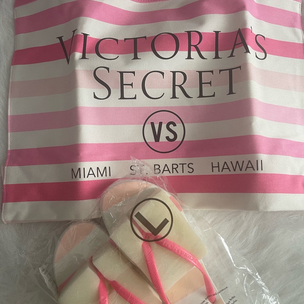 NEW VICTORIA’S SECRET BEACH BAG & FLIP FLOPS size L